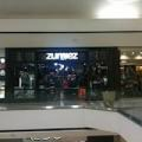 Zumiez - 15 Reviews - Outlet Stores - 2021 Stoneridge Mall Rd ...