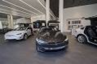 Fotos e imagens de Tesla Opens Flagship San Francisco Store In ...