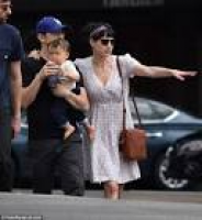 Joseph Gordon-Levitt he carries his toddler during a day out with ...