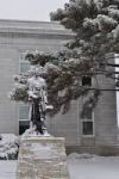 Statue of Abraham Lincoln in front of Leavenworth City Hall, 5th ...