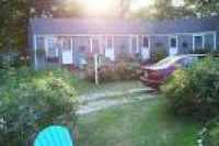 cottages and garden at Gloria's - Picture of Beach Plum Motor ...