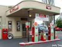 Someone has very lovingly restored a vintage Flying A gas station ...