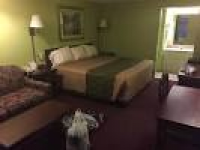 King bed room - Picture of Econo Lodge, Pittsburgh - TripAdvisor